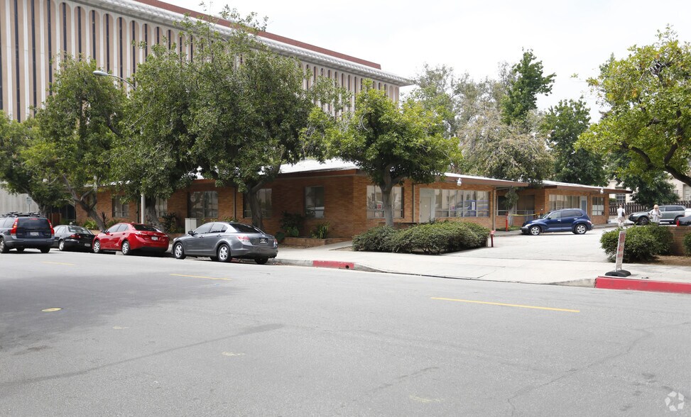 More Photos Of 333 E Walnut St, Pasadena Office For Lease