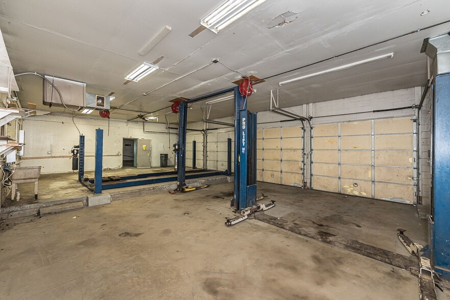 More Photos Of 4516 S St Peters Pky, Saint Charles Auto Dealership For Sale