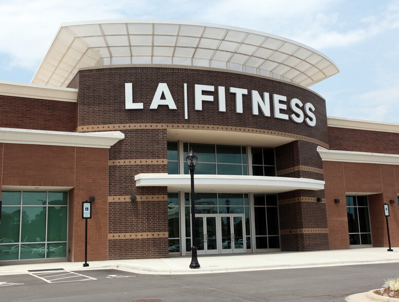 More Photos Of 208-278 Harvey St, Winston-Salem Storefront For Lease