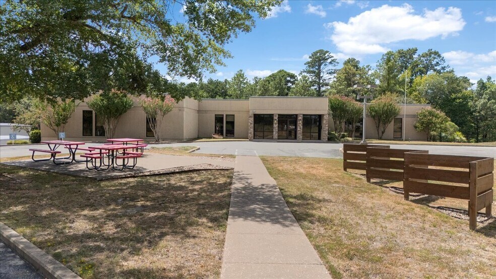 More Photos Of 9846 State Highway 31 E, Tyler Medical For Sale