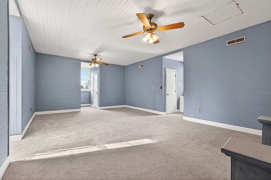 More Photos Of 408 NE Atlantic St, Tullahoma Flex For Sale