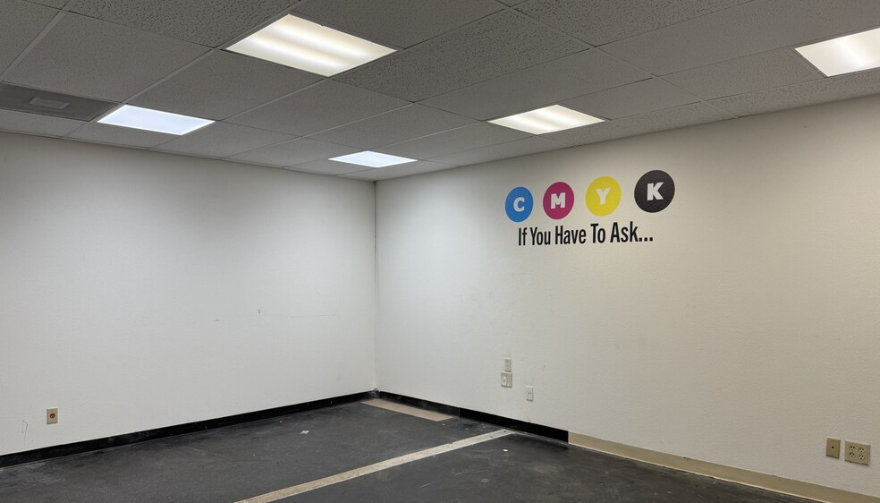 More Photos Of 203 E Worth St, Grapevine Office For Lease