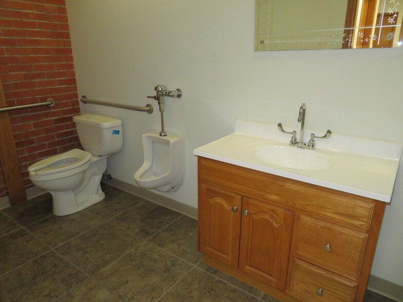 More Photos Of 311 S Nevada Ave, Colorado Springs General Retail For Sale