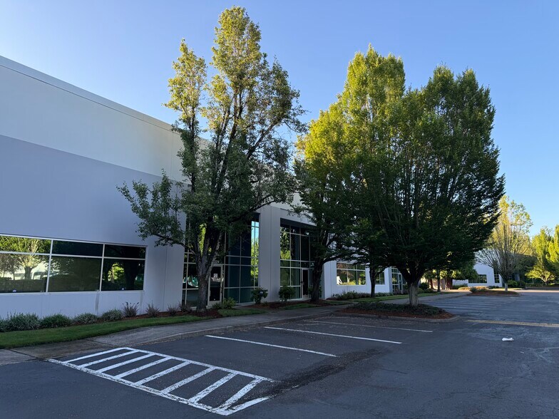 More Photos Of 5216-5228 NE 158th Ave, Portland Warehouse For Lease