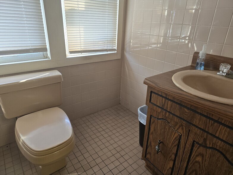 More Photos Of 811 Clifton Ave, Clifton Office For Sale