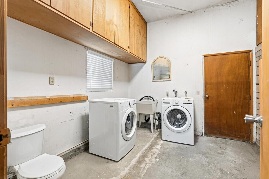 More Photos Of 143 Oregon #B st, Ripon Flex For Lease