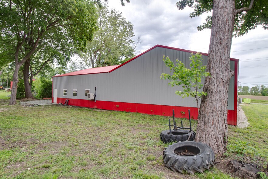 More Photos Of 405 Fulton St, White Hall Flex For Sale