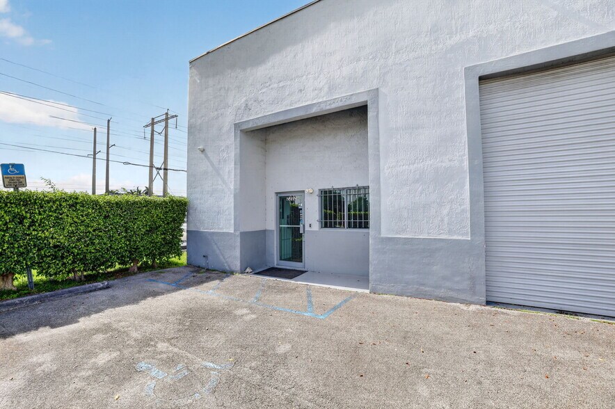 More Photos Of 2202-2204 W 78th St, Hialeah Warehouse For Sale