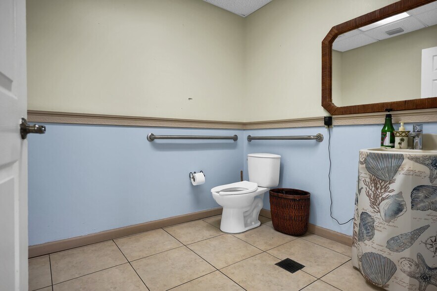 More Photos Of 917 NW 31st Ave, Pompano Beach Service For Sale