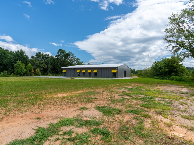 More Photos Of 258 Marlowe dr, Mills River Warehouse For Lease