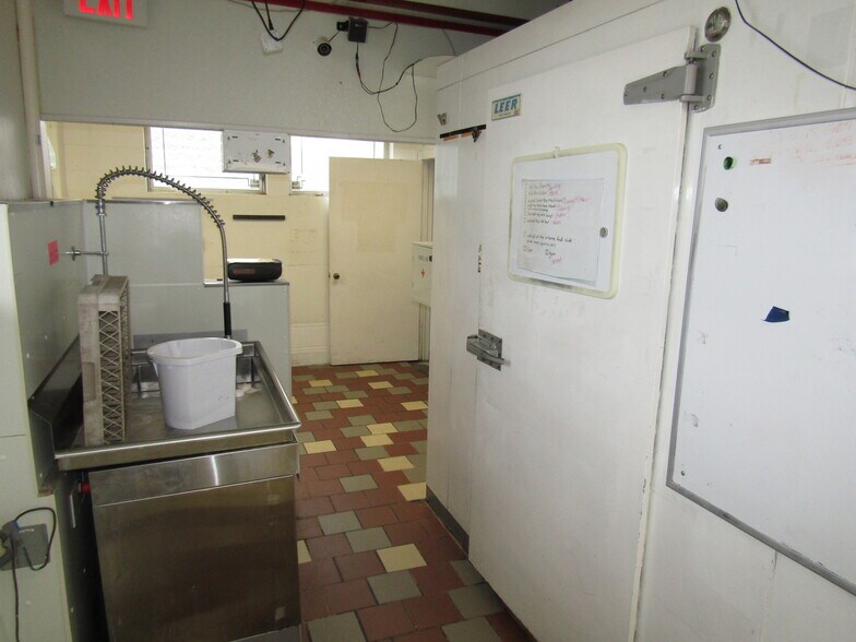 More Photos Of 1532 E Racine St, Janesville General Retail For Lease