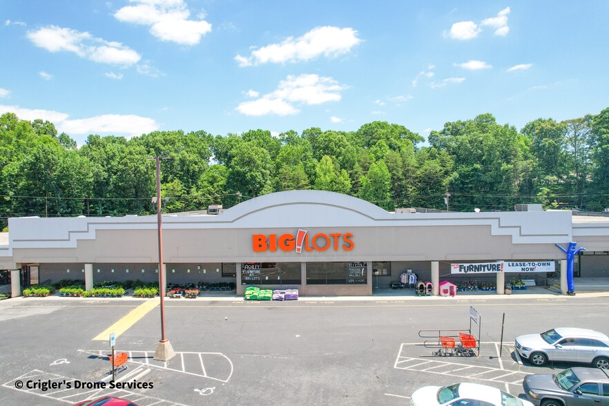 More Photos Of 3716-3728 Battleground Ave, Greensboro Unknown For Lease