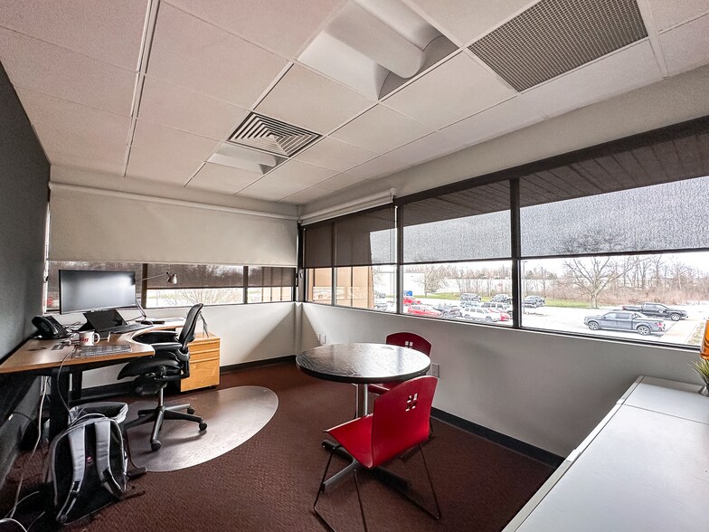 More Photos Of 8902 Airport Dr, Fort Wayne Office For Lease