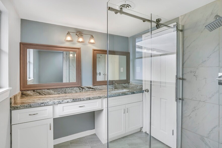 More Photos Of 5722 W 43rd St, Houston Specialty For Sale