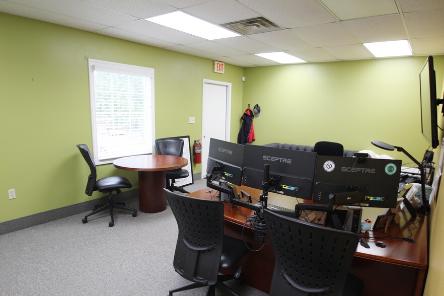 More Photos Of 150 Smokerise Dr, Wadsworth Office Residential For Sale