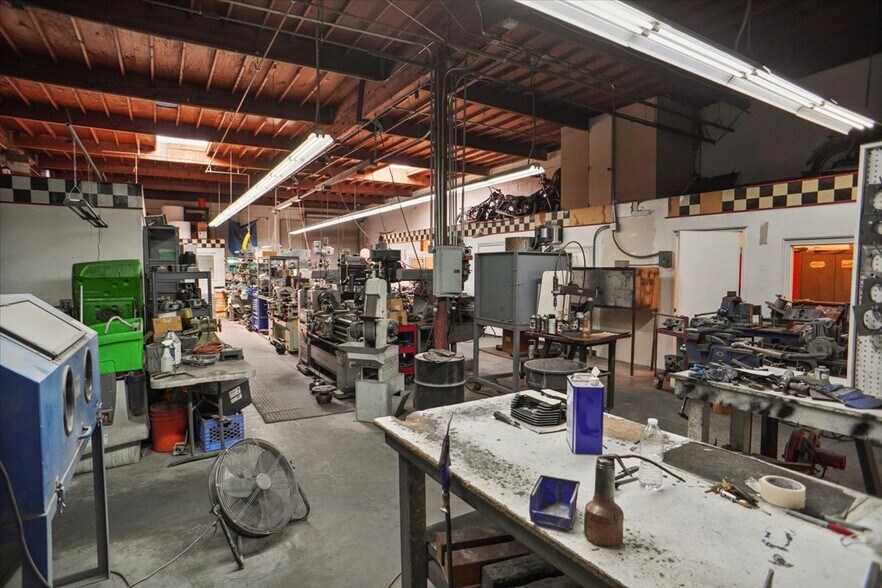 More Photos Of 1940 Freeman Ave, Signal Hill Warehouse For Sale