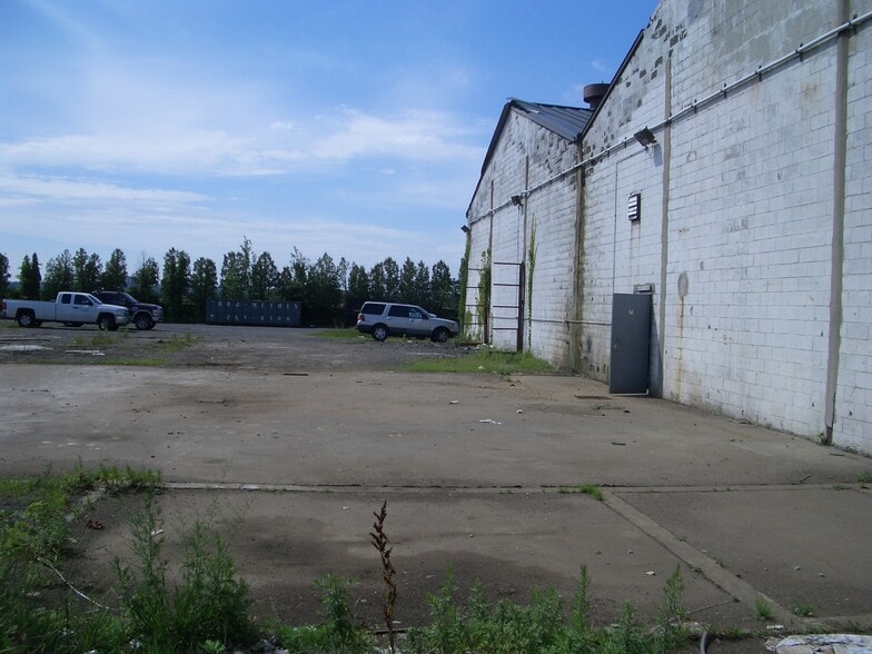 More Photos Of 900 Port Reading Ave, Port Reading Warehouse For Lease