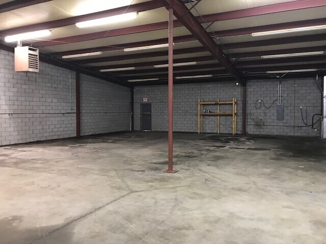 More Photos Of 90 Grayson Industrial Pky, Grayson Warehouse For Lease