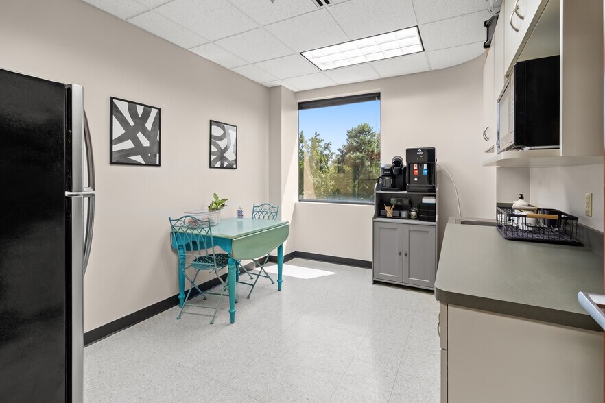 More Photos Of 192 ballard Ct, Virginia Beach Office For Lease