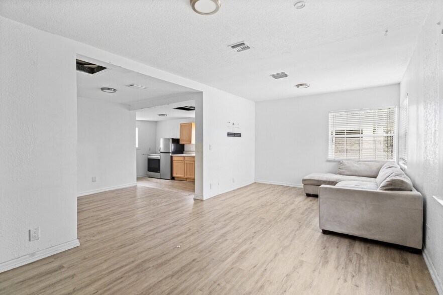 More Photos Of 23 S Swinton Ave, Delray Beach Office For Lease