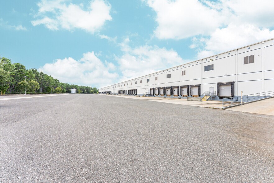 More Photos Of 12400 Presidents Ct, Jacksonville Warehouse For Lease