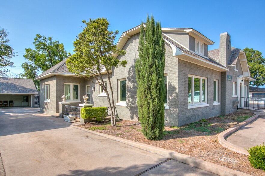 More Photos Of 421 W Concho Ave, San Angelo Office For Lease