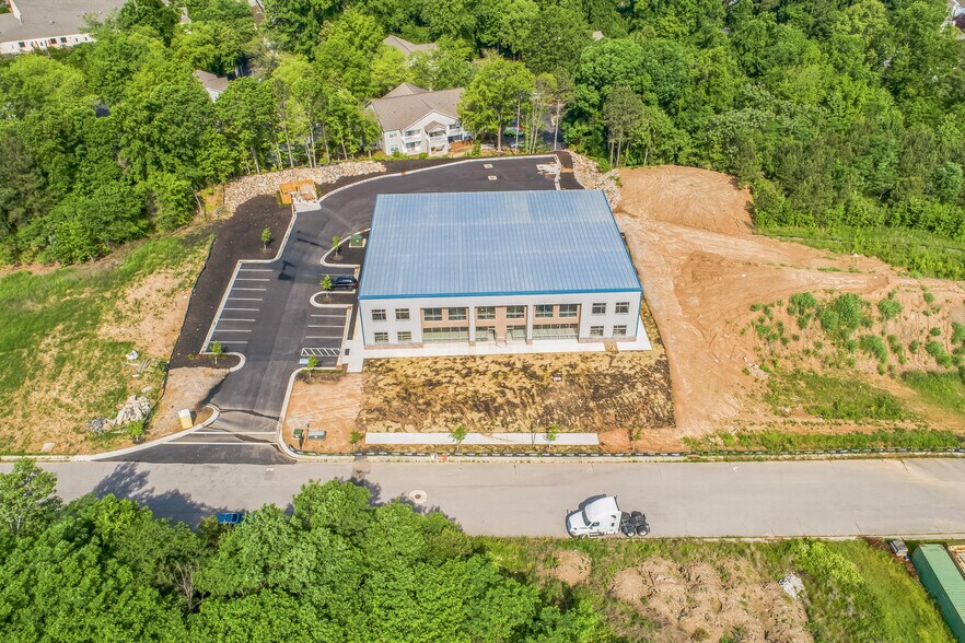 More Photos Of 1703 Roundrock Dr, Raleigh Flex For Sale