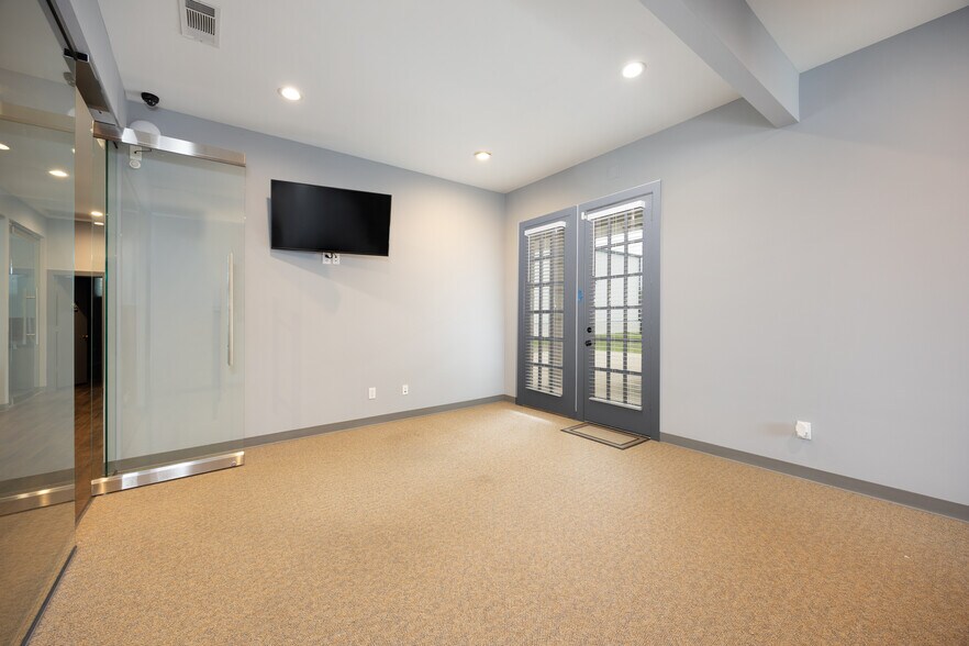 More Photos Of 259 Ranch Trl, Rockwall Office For Lease