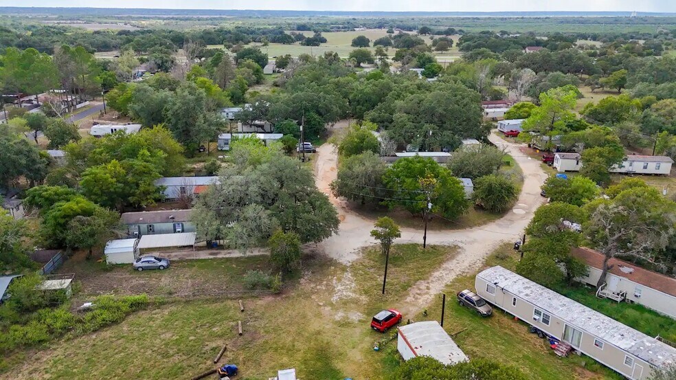 More Photos Of 102 Oak Ridge Dr, Floresville Trailer Camper Park For Sale