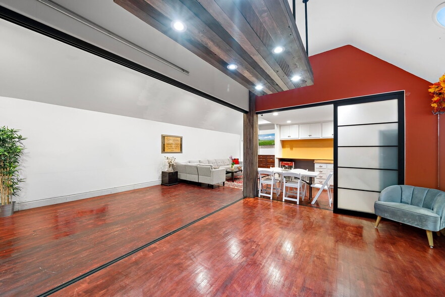 More Photos Of 23201 Orange Ave, Lake Forest Flex For Sale
