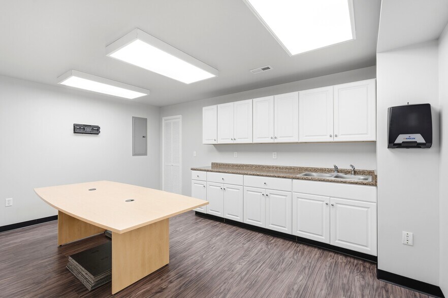 More Photos Of 111 W Hazel St, Albion Light Manufacturing For Sale
