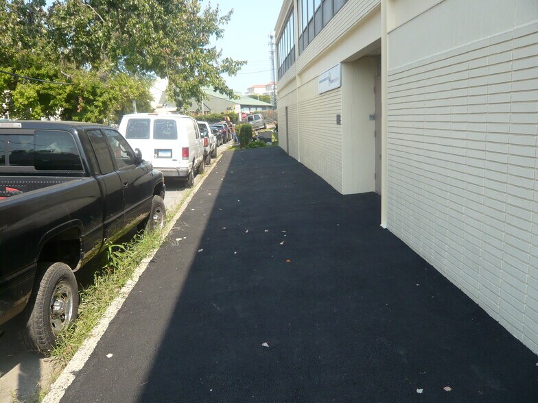 More Photos Of 68 Pleasant St, New Rochelle Warehouse For Lease