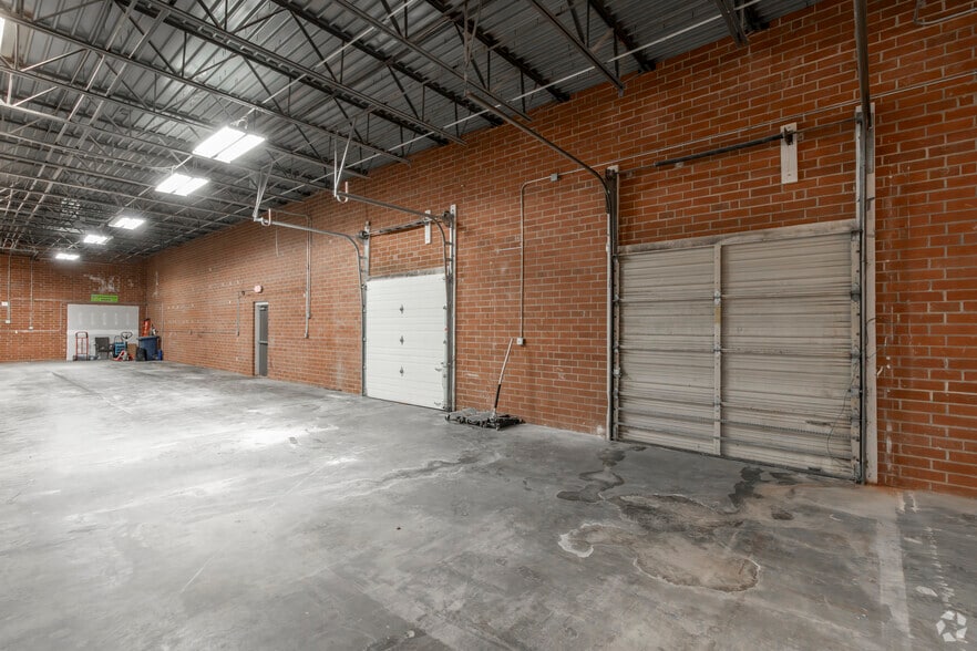 More Photos Of 619-627 Anderson St, Charlotte Light Distribution For Lease