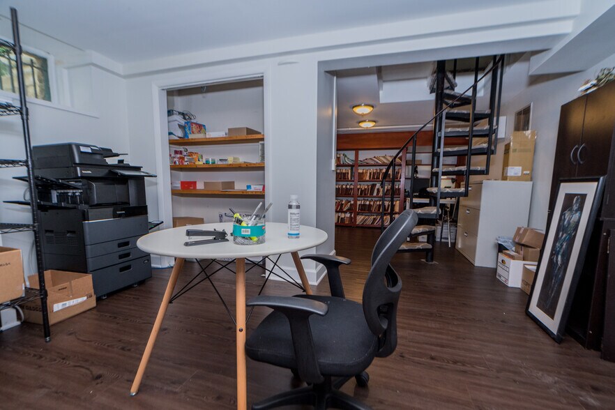 More Photos Of 48 Union Ave, Saratoga Springs Specialty For Sale