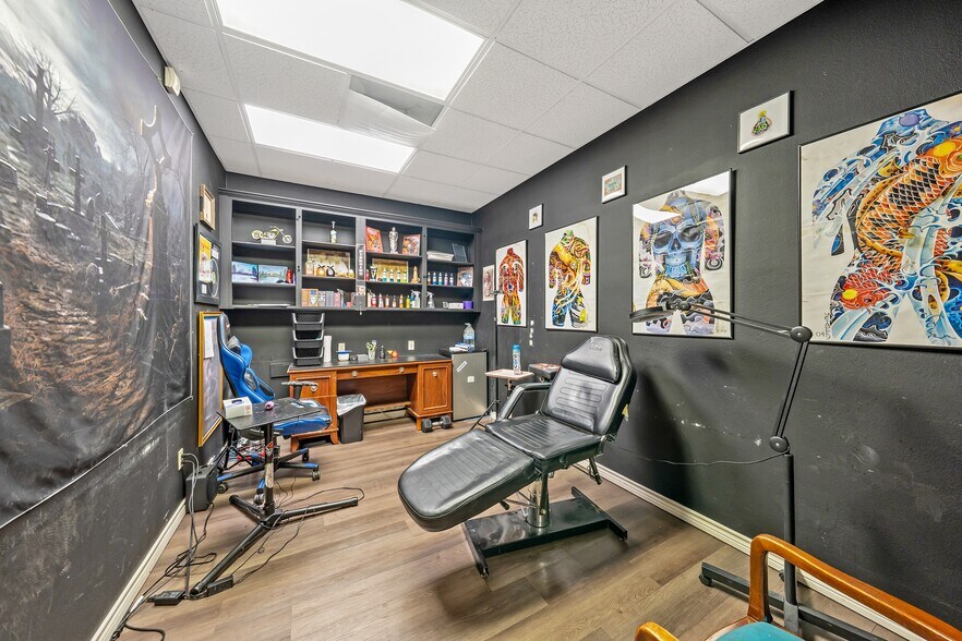 More Photos Of 214 N Newsom St, Mineola Office For Sale