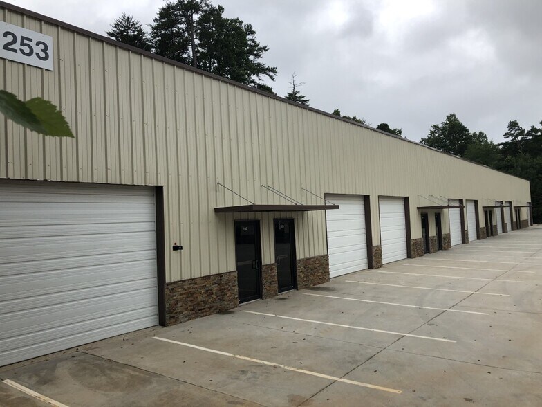 More Photos Of 250 Grogan Dr, Dawsonville Warehouse For Lease