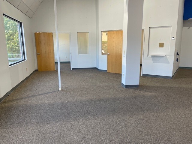 More Photos Of 939-941 Salem St, Groveland Storefront Retail Office For Lease