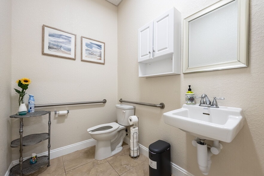 More Photos Of 4966-4968 Royal Gulf Cir, Fort Myers Medical For Sale
