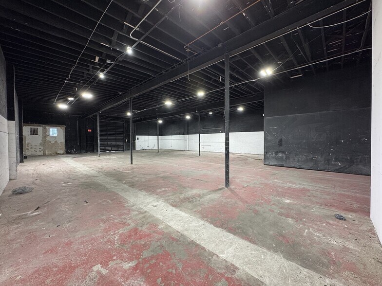 More Photos Of 1046-1048 E 26th St, Hialeah Warehouse For Lease