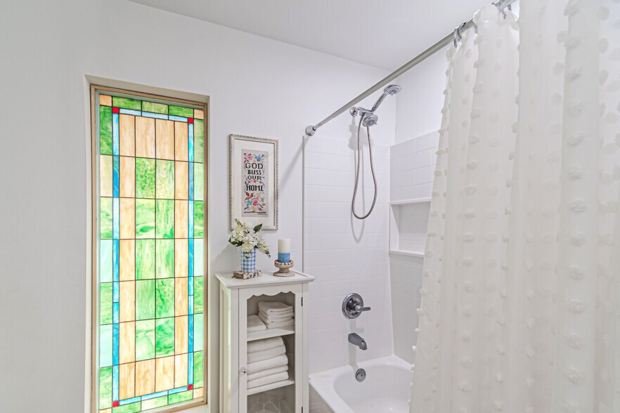 More Photos Of 2103 Taylor St, Waller Office For Sale