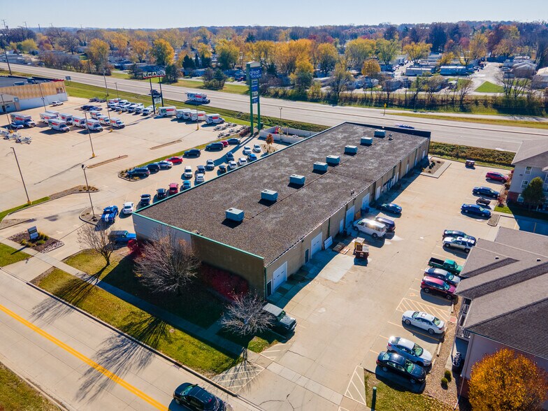 More Photos Of 1716 R T Dunn Dr, Bloomington Storefront Retail Office For Lease