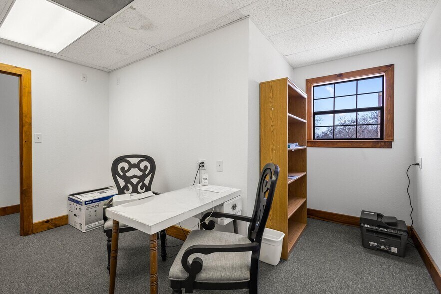 More Photos Of 211 N Main St, Bonham Office Residential For Sale