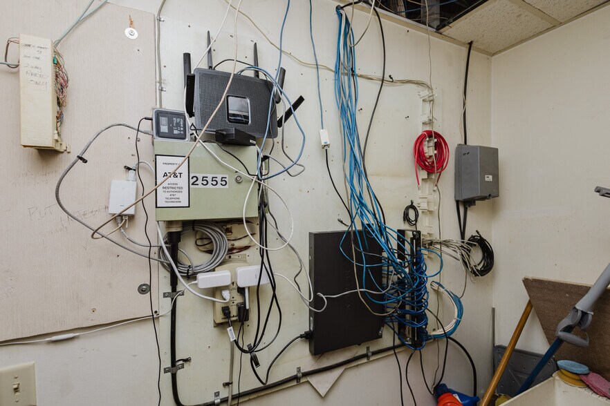 More Photos Of 2555 N Market St, Wichita Auto Repair For Sale