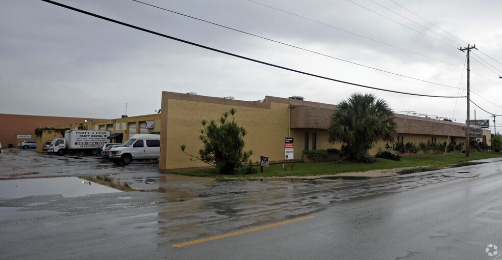 More Photos Of 7752-7776 NW 71st St, Miami Warehouse For Sale