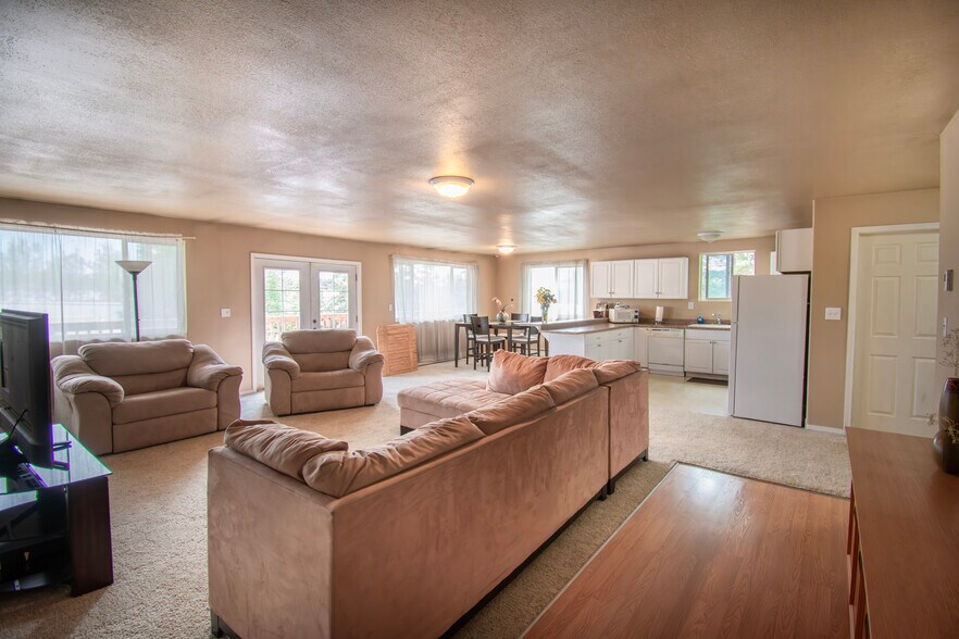 More Photos Of 39031 Strawberry Ct, Kenai Flex For Sale