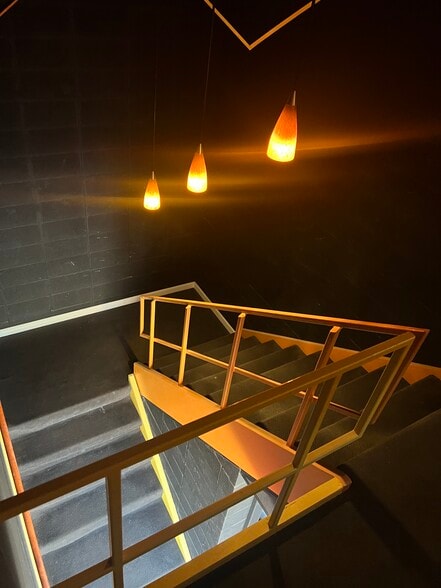 More Photos Of 3727 Broadway St, Kansas City Office For Lease