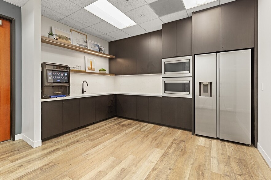 More Photos Of 500 N State College Blvd, Orange Coworking Space