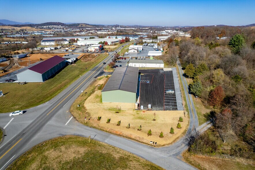 More Photos Of 1571 Pleasants Dr, Mount Crawford Warehouse For Lease