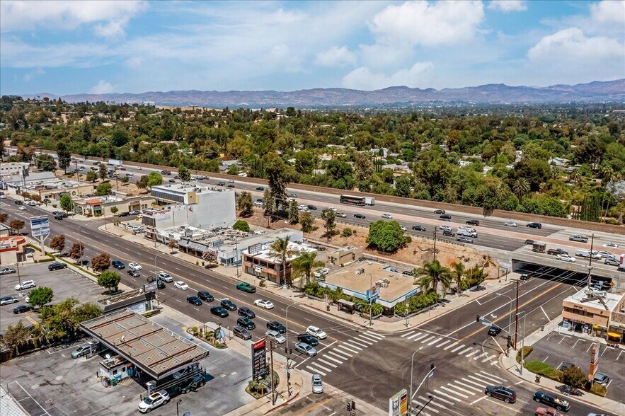 More Photos Of 19709 Ventura Blvd, Woodland Hills Office For Sale