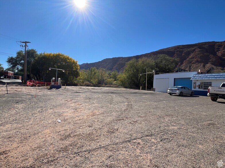 More Photos Of 588 Kane Creek Blvd, Moab General Retail For Sale